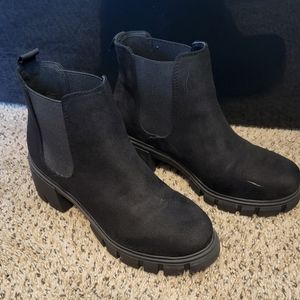 Chunky Chelsea boots